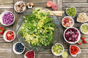 Przepis na pyszne kanapki z awokado i łososiem: zdrowa i apetyczna propozycja